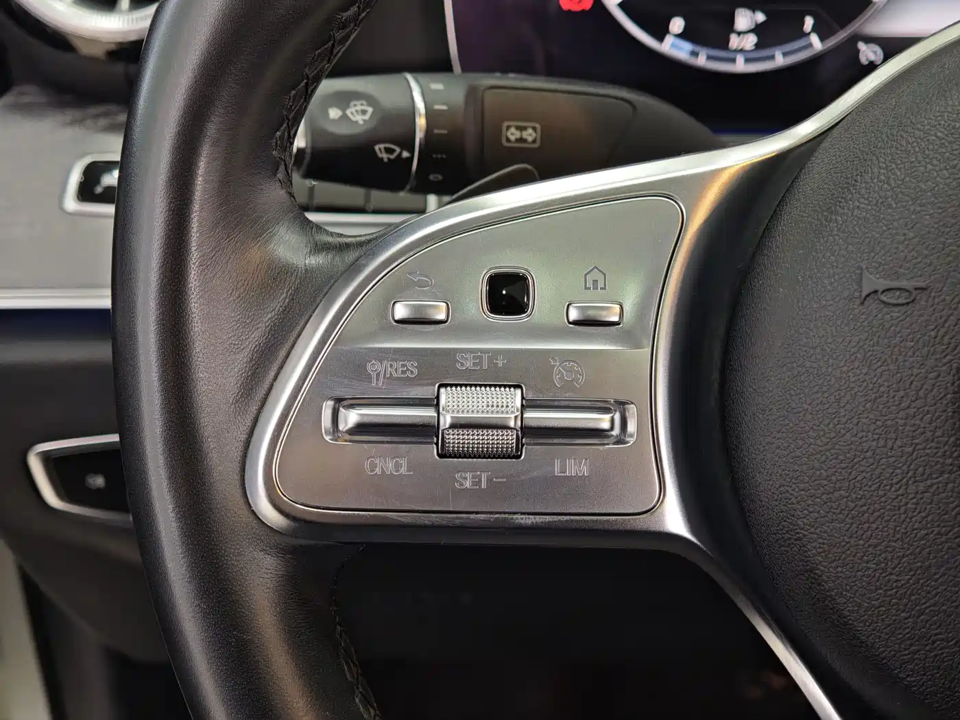 Mercedes-Benz CLS 2018 CLS 300 Dynamic фото 14