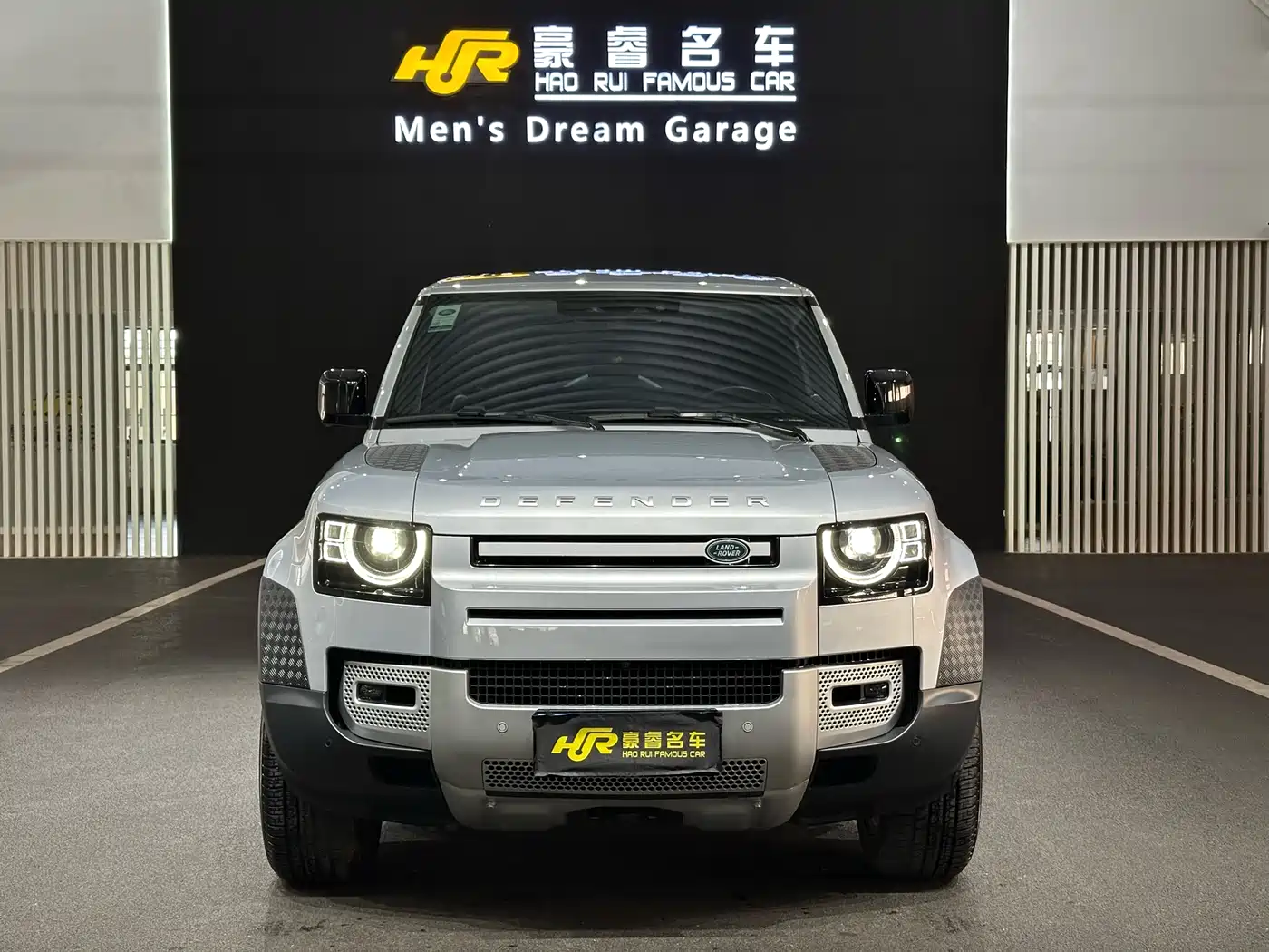 Land Rover Defender 2023 Model 90 3.0T P400 XS фото 2