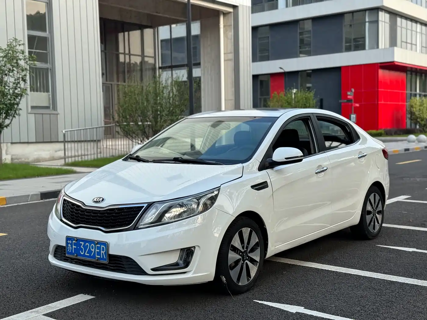 Kia K2 2013 2012 Sedan 1.6L AT Premium ECO Commemorative Edition