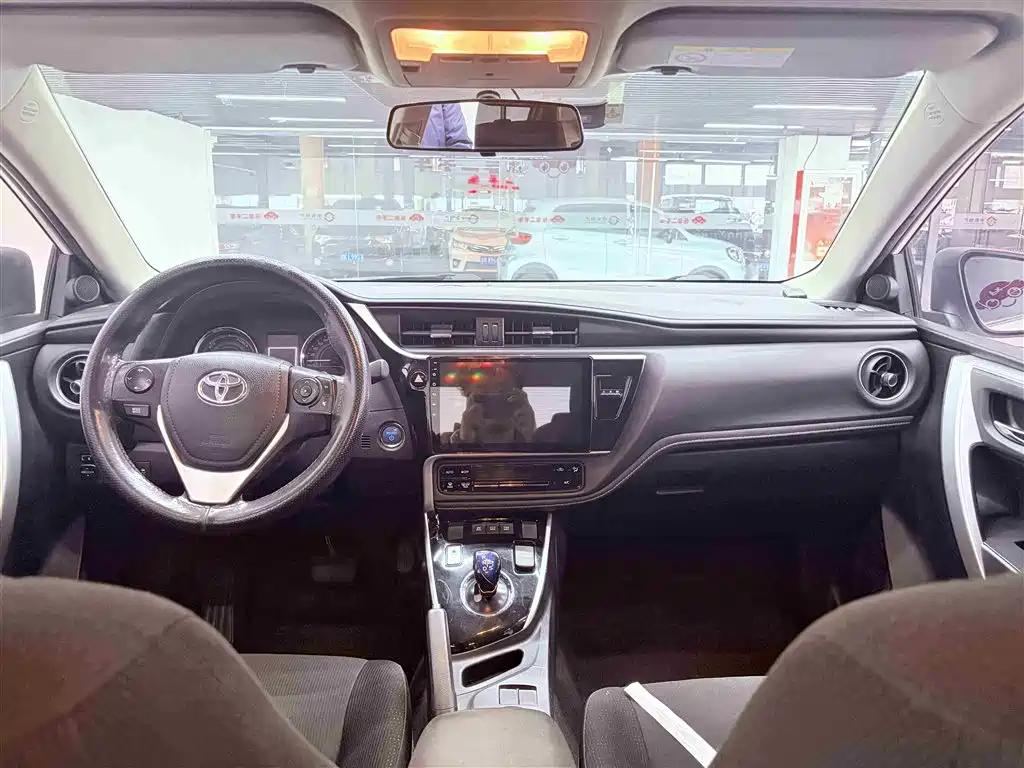 Toyota Corolla 2017 Facelift Hybrid 1.8L E-CVT Leading Edition фото 21