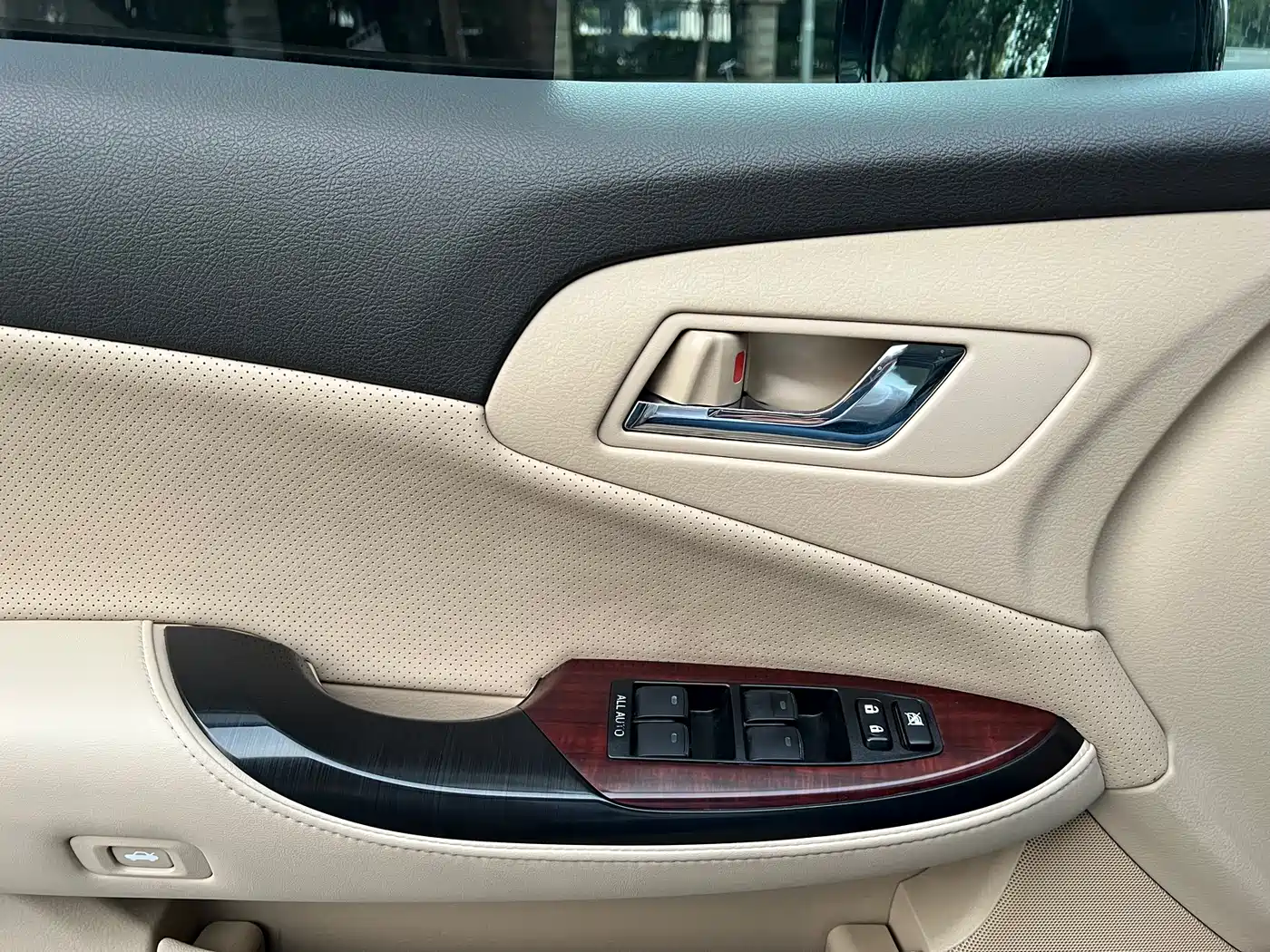 Toyota Crown 2010 2.5L Royal Leather Navigation Edition фото 27