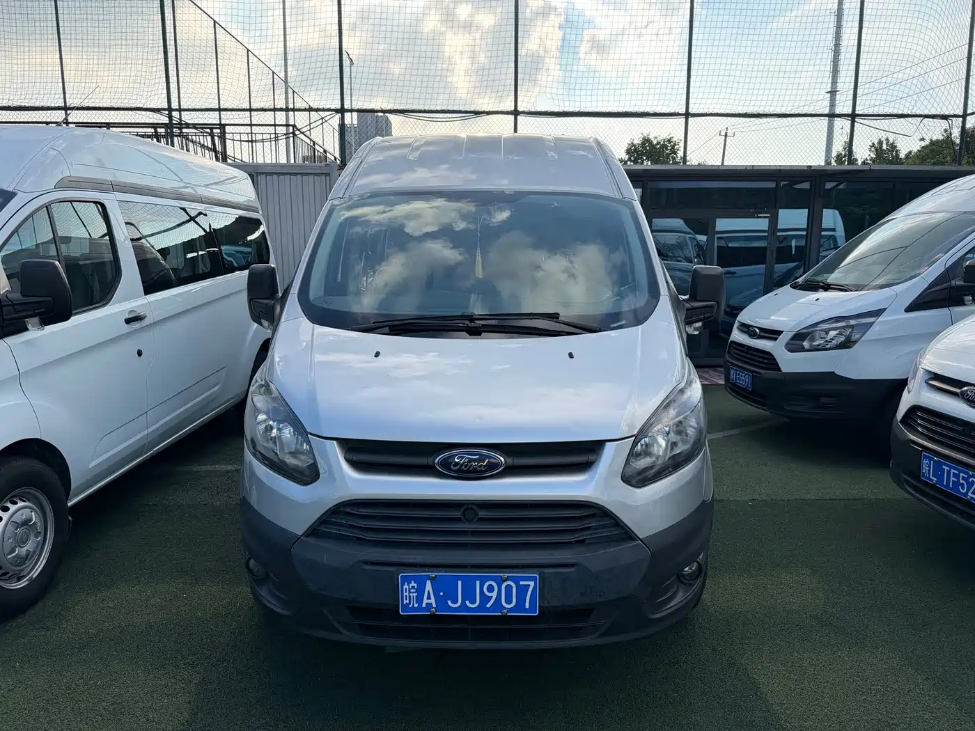 Ford Transit 2017 2017 2.0T Diesel Multi-purpose Commercial Vehicle Medium Wheelbase Medium Roof China V