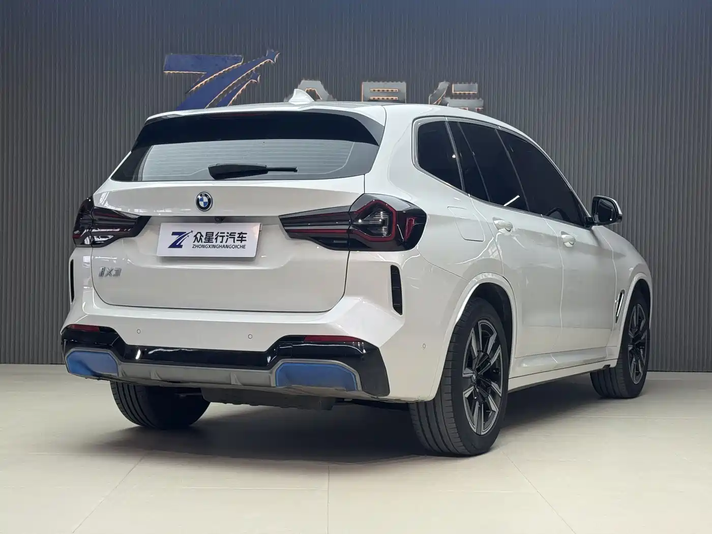 BMW iX3 2022 Leading Edition фото 13