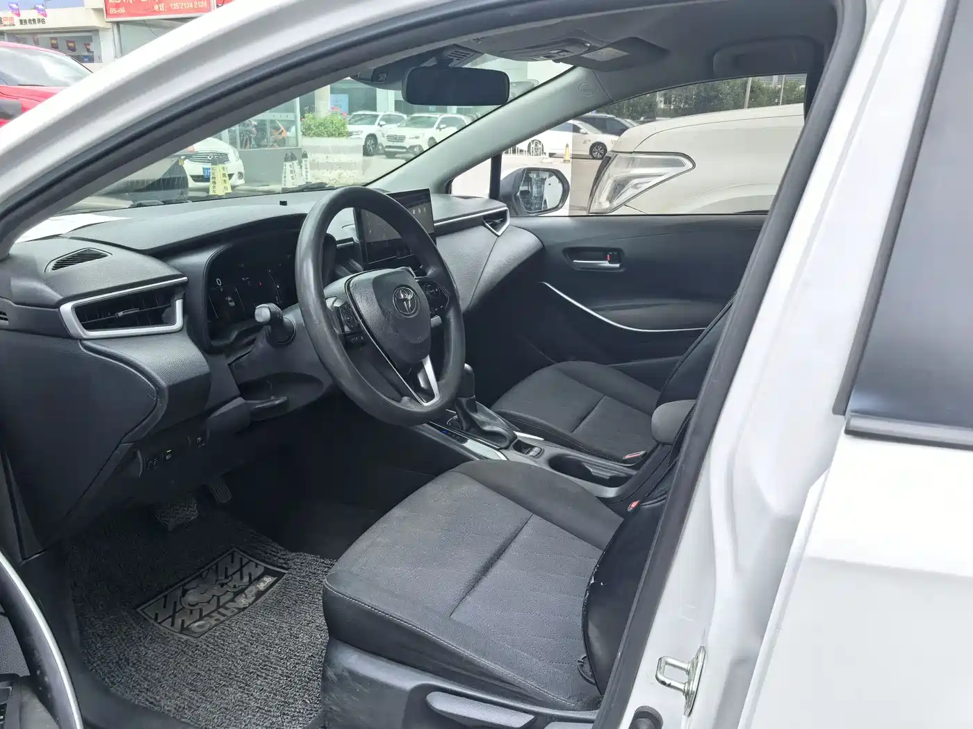 Фото 4 - Toyota Corolla
