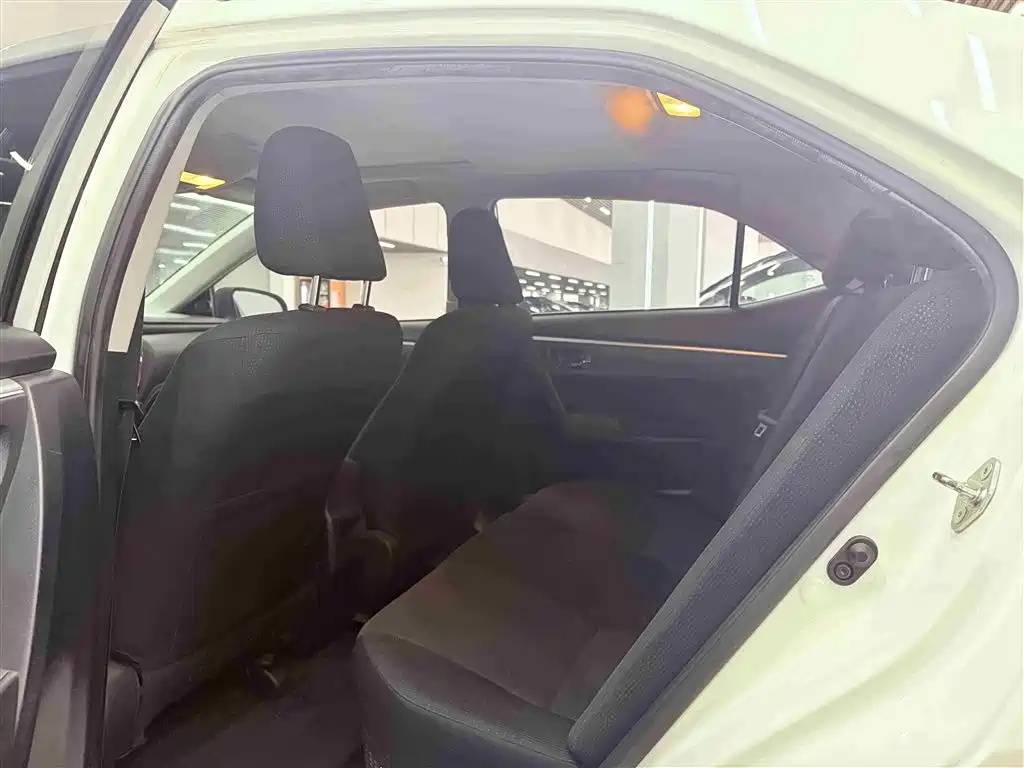 Toyota Corolla 2017 Facelift Hybrid 1.8L E-CVT Leading Edition фото 19