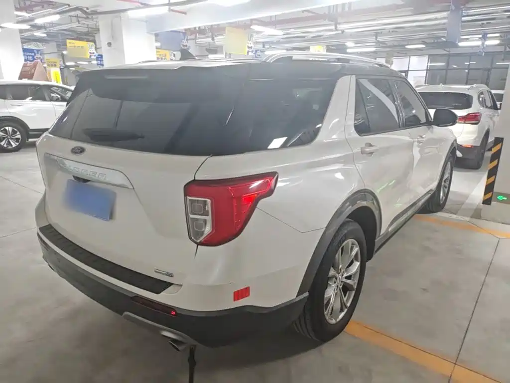 Фото 7 - Ford Explorer
