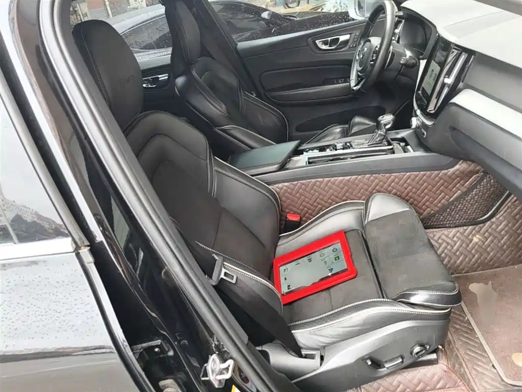 Фото 25 - Volvo XC60