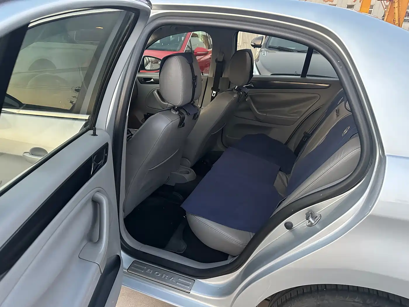 Volkswagen Bora 2011 1.6L Automatic Luxury фото 8