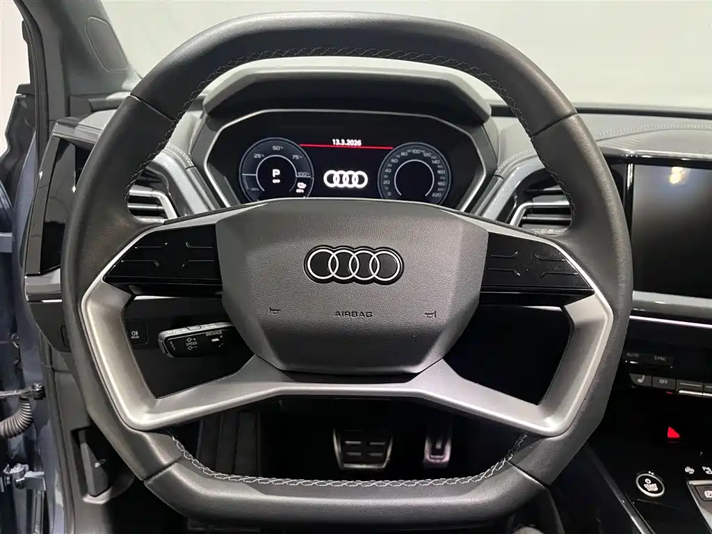 AUDI Q4 E TRON