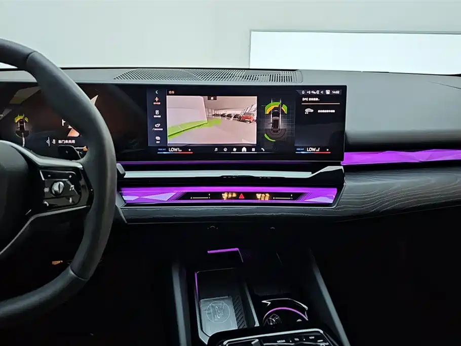 BMW 5 Series 2025 525Li Luxury Package фото 13