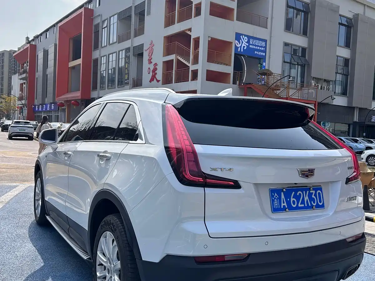 CADILLAC XT4