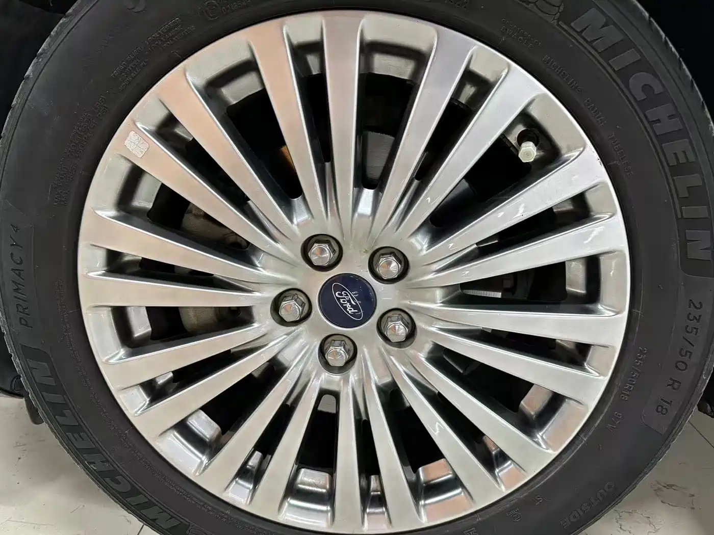 FORD TAURUS