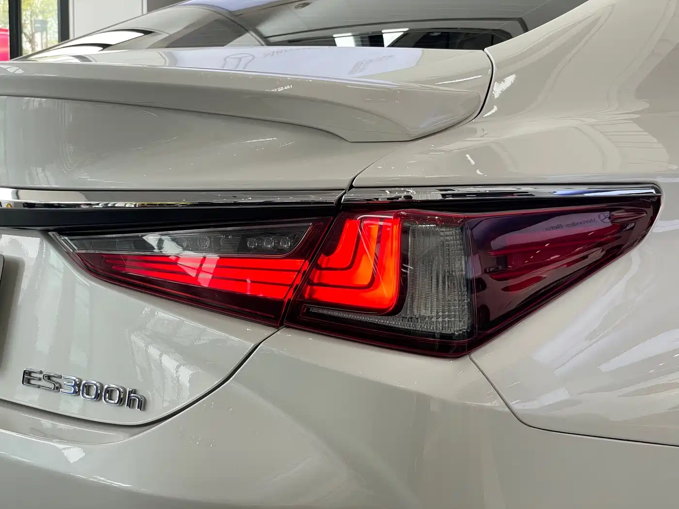 Lexus ES 2021 300h Executive Edition фото 32