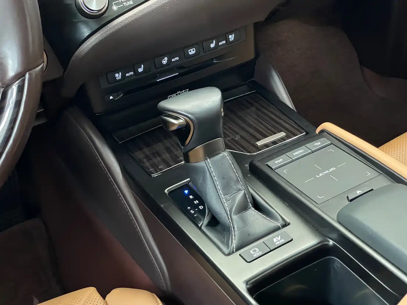 Lexus ES 2021 300h Executive Edition фото 17