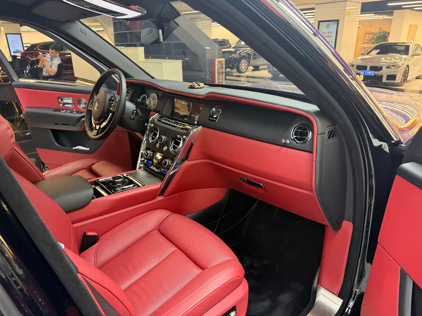 Photo 10 - Rolls-Royce Cullinan