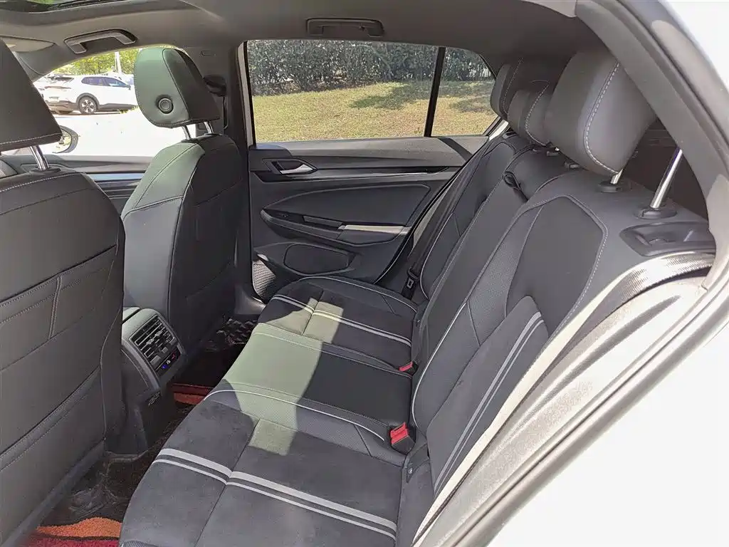 Volkswagen Golf 2021 280TSI DSG R-Line фото 8