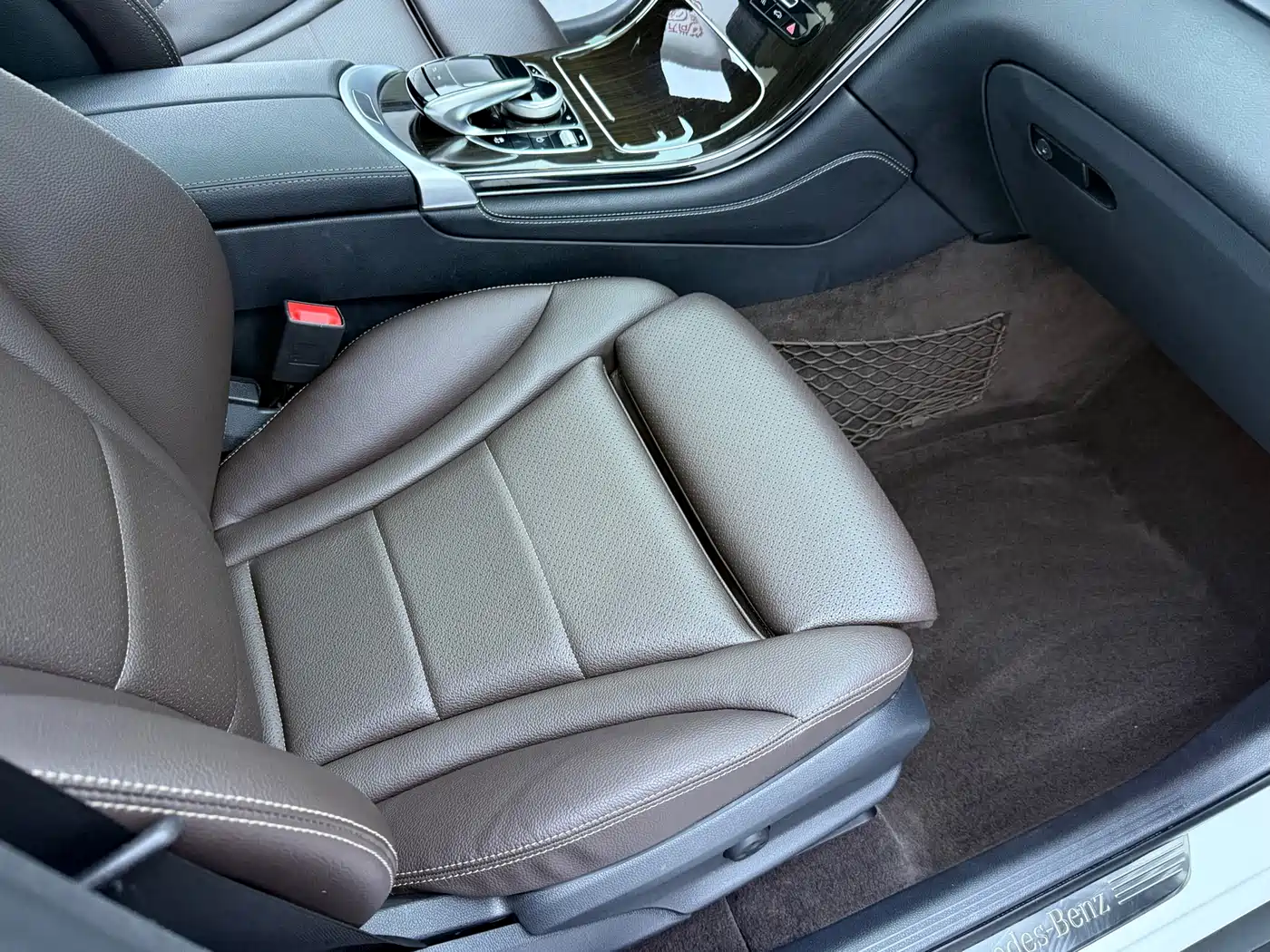Mercedes-Benz GLC 2018 Facelift GLC 260 4MATIC Luxury фото 25