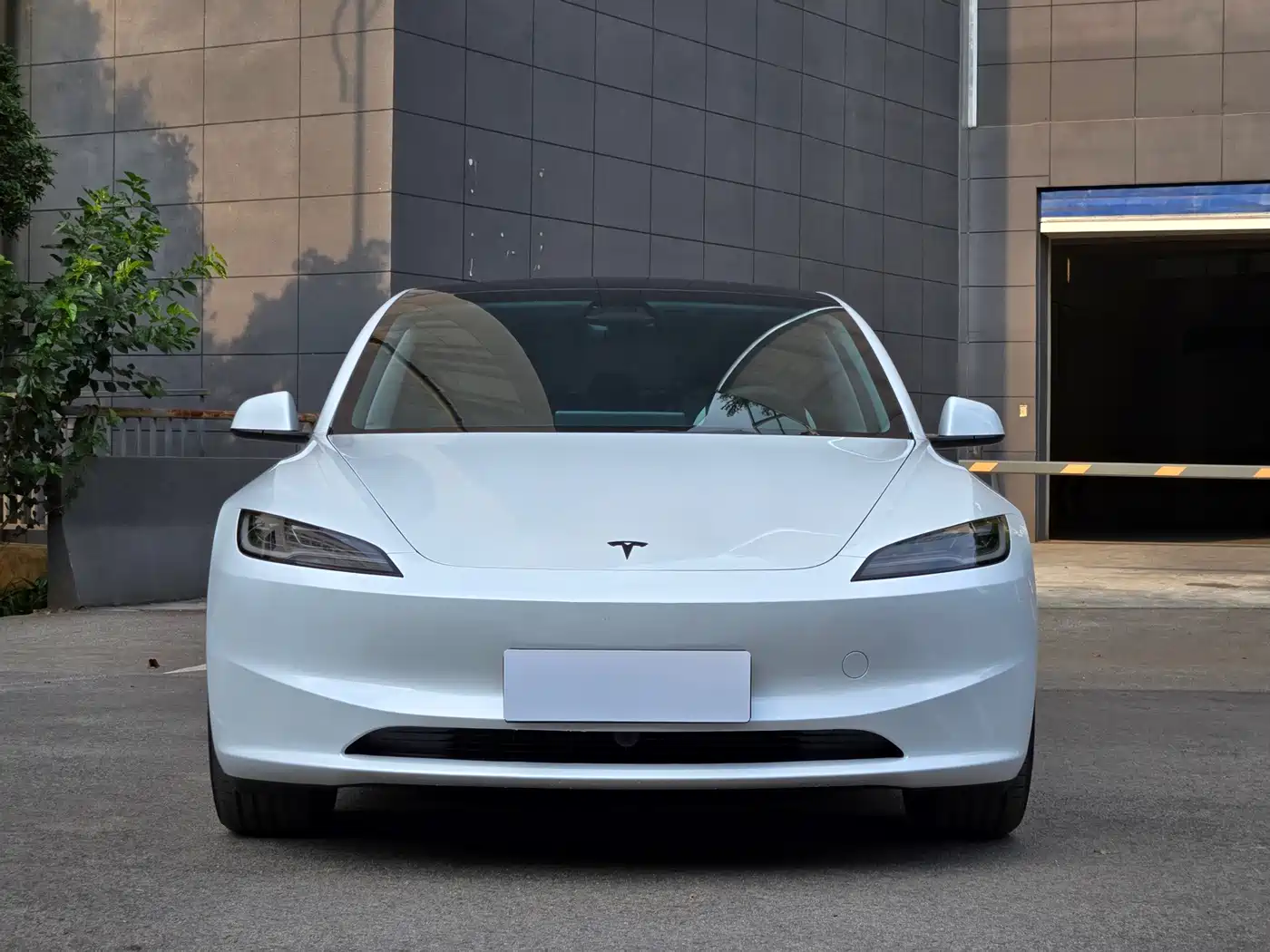 Tesla Model 3 2026 2025 Model Year Facelift Rear-Wheel Drive