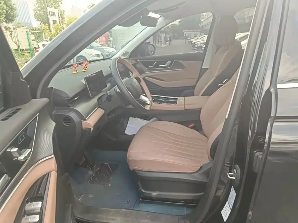 Chery Tiggo 8L 2025 2024 2.0T 2WD Luxury Edition 7-Seater