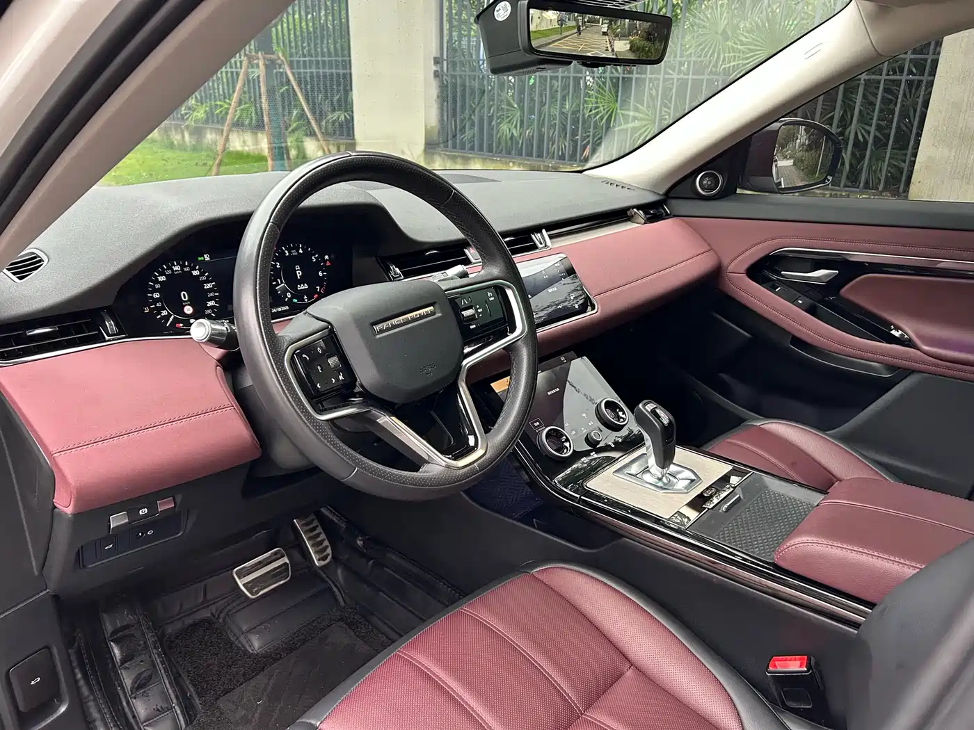 Land Rover Range Rover Evoque 2022 Range Rover Evoque L 249PS R-Dynamic Luxury Edition фото 26