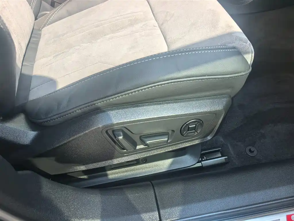 Audi A6L 2021 40 TFSI Luxury Sport фото 6