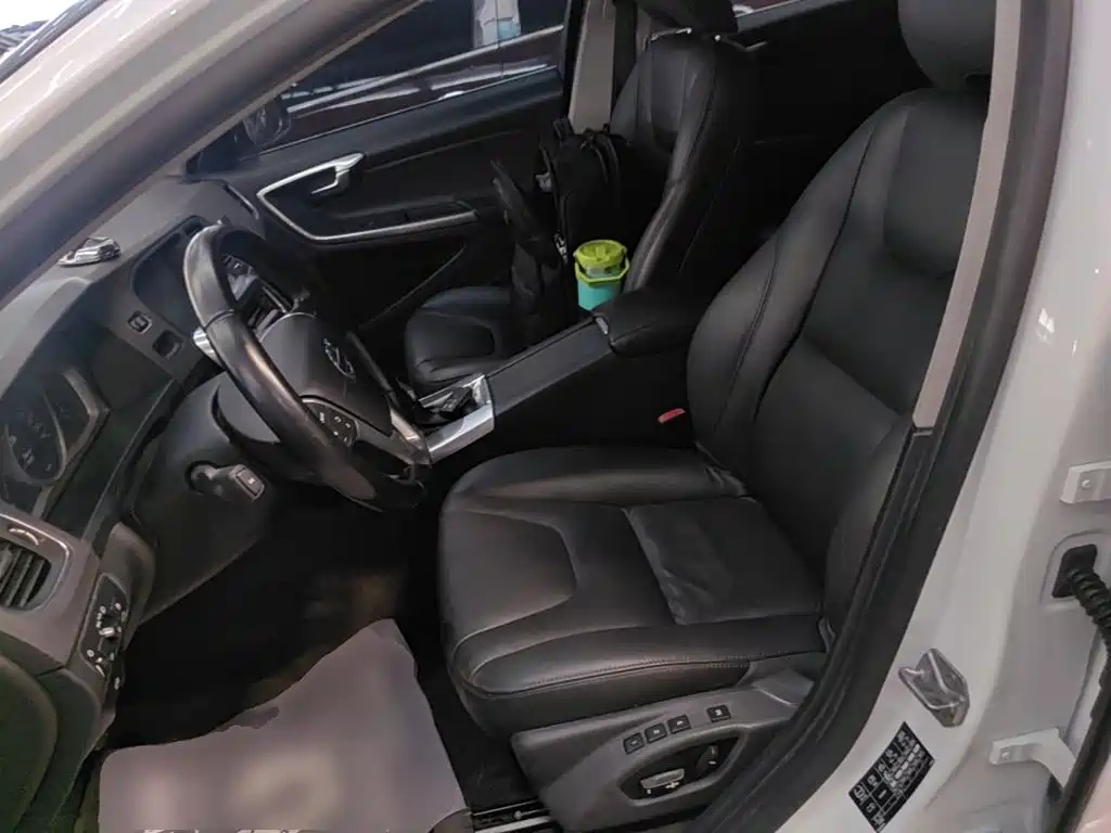 Volvo V60 2015 2015 T5 Momentum