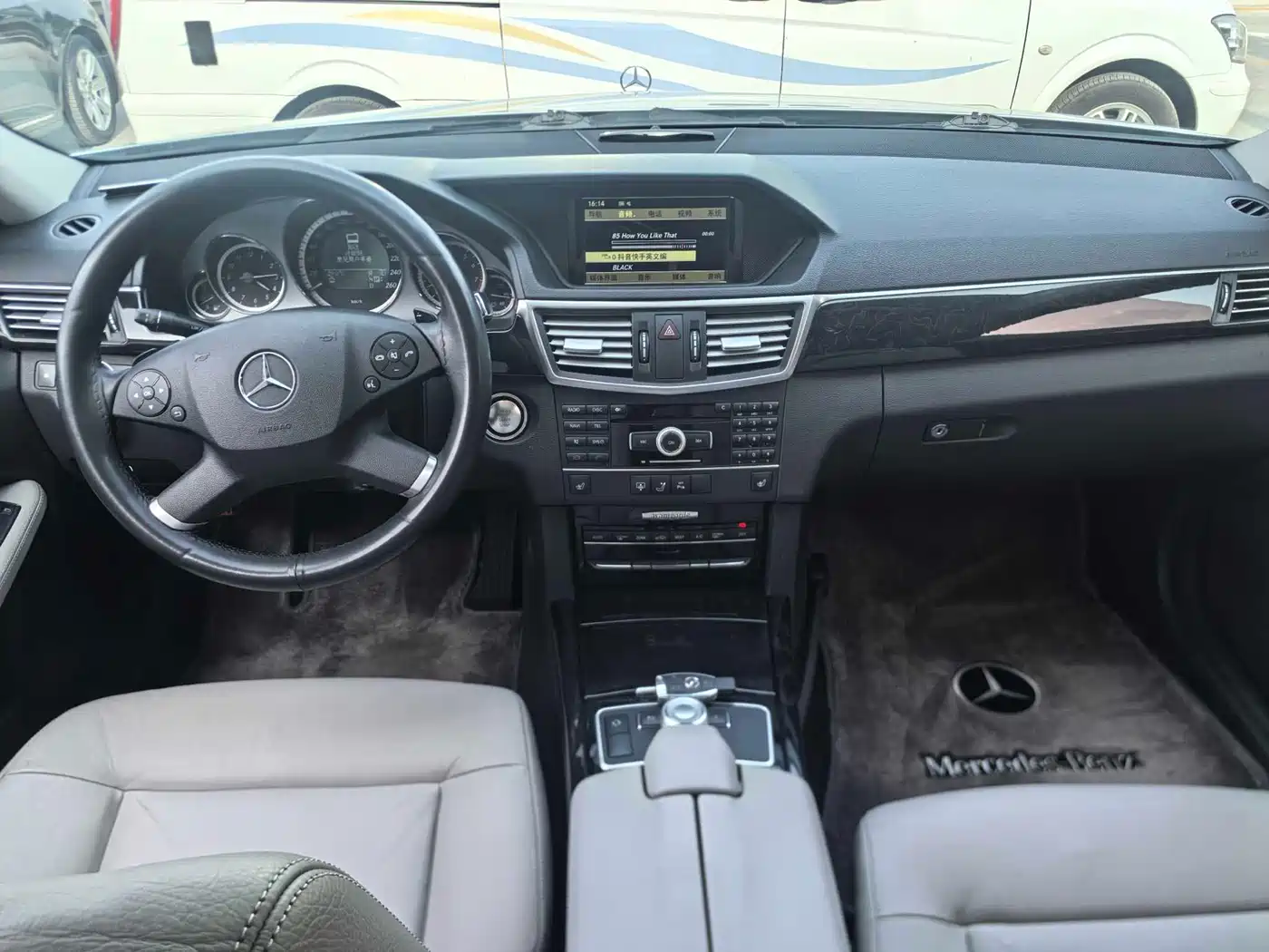 Mercedes-Benz E-Class 2012 E 300 L Fashion фото 6