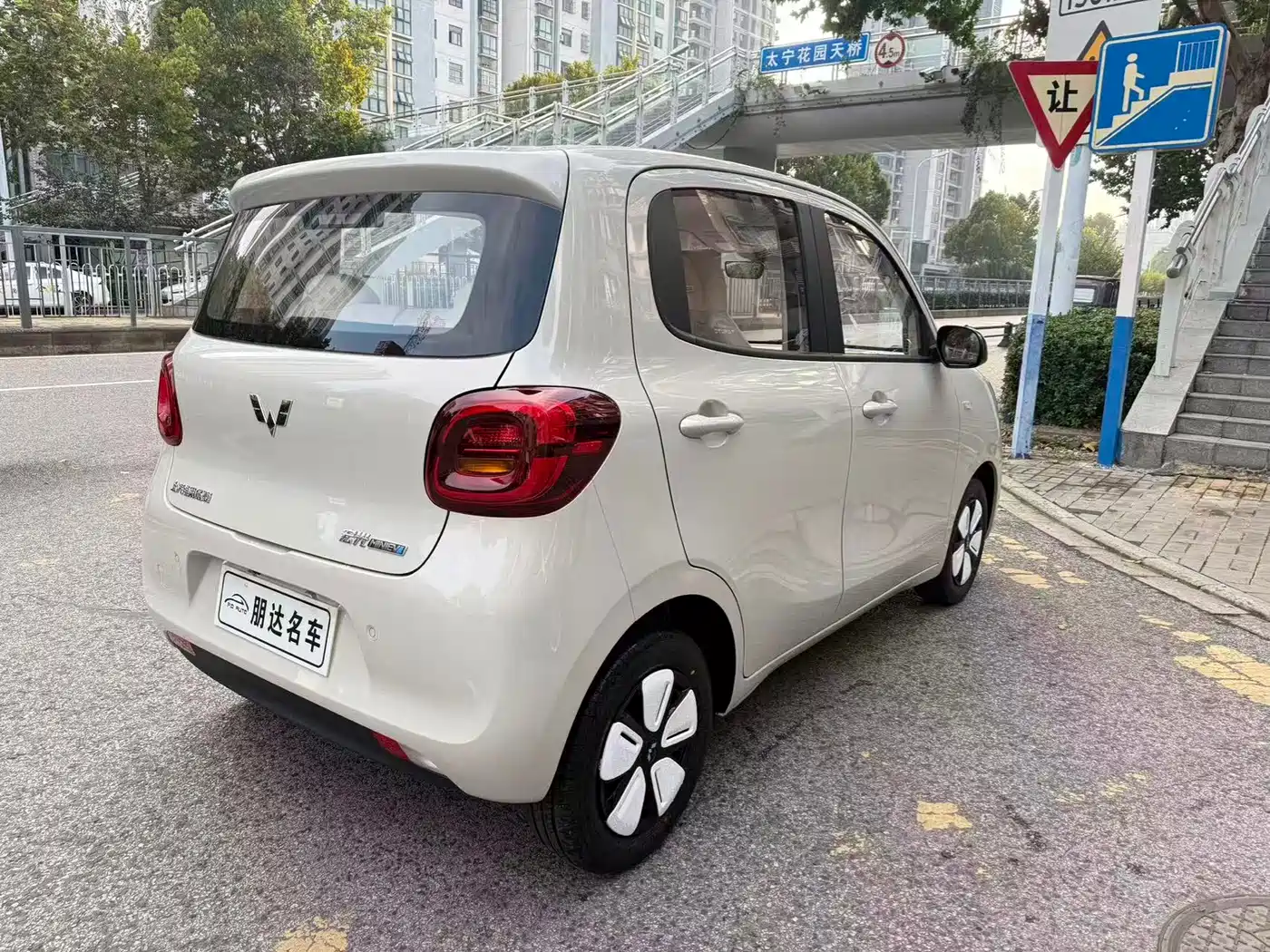 Wuling Motors Hongguang MINIEV 2026 2025 4-Door Advanced