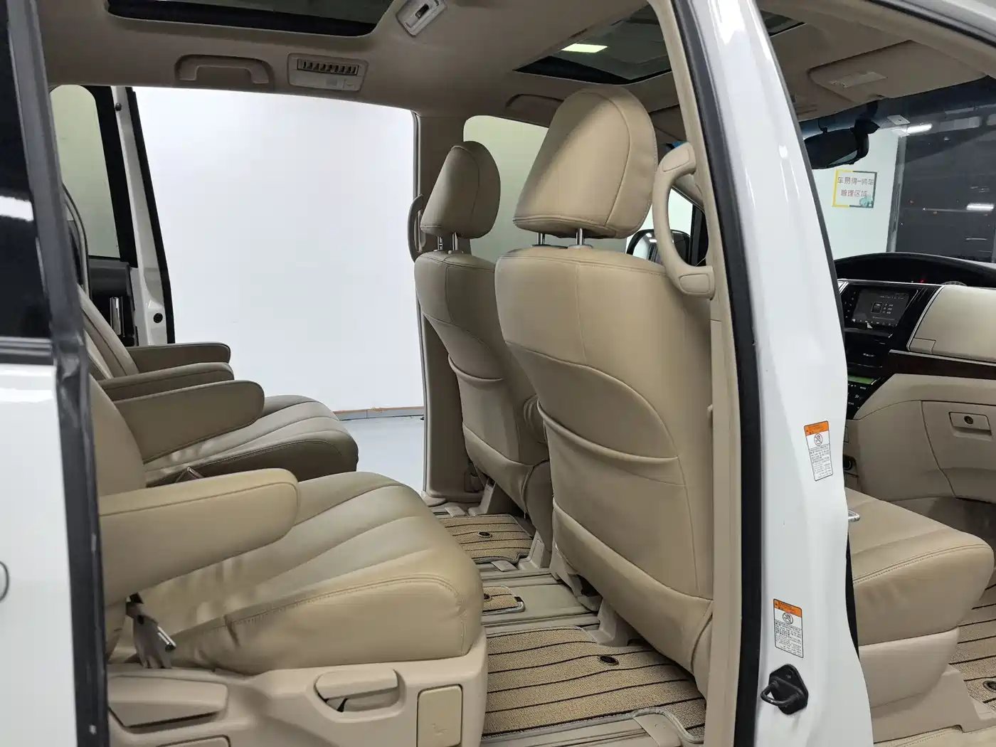 Toyota Previa 2012 2.4L 7-Seater Luxury Edition фото 7