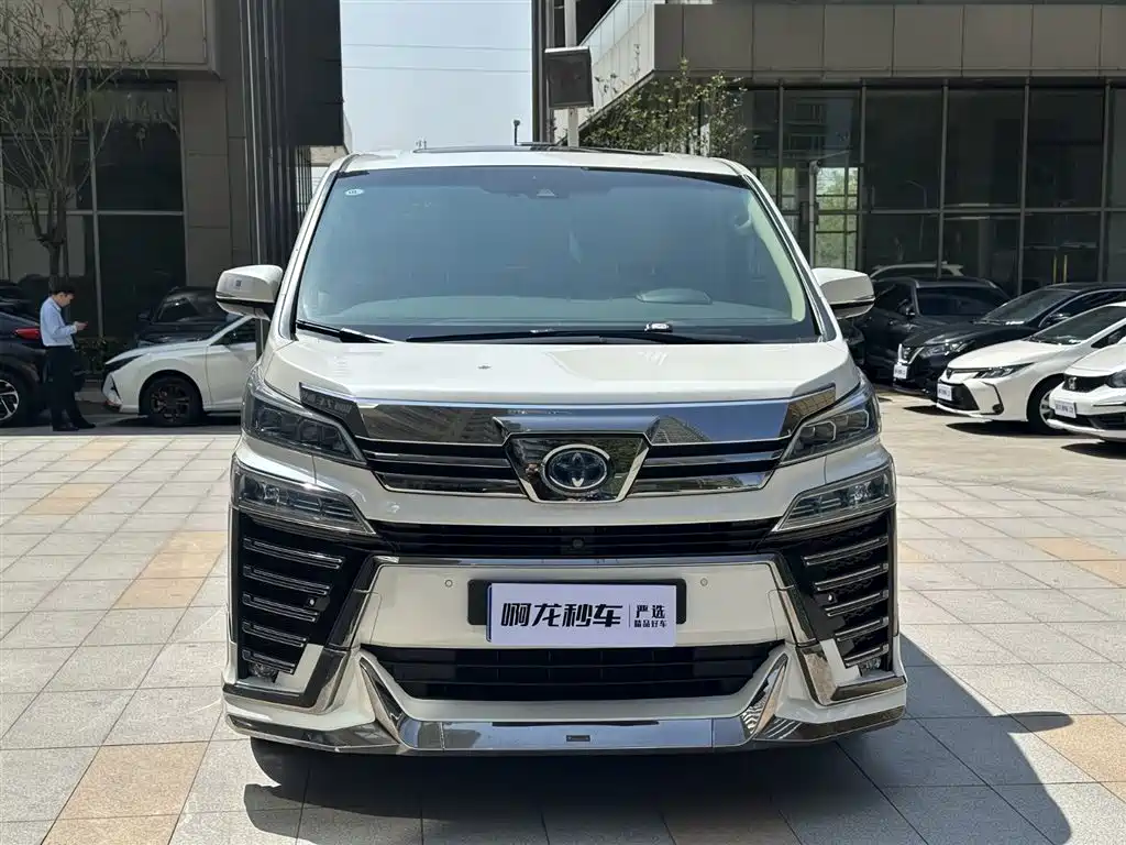 Toyota Vellfire 2020 Twin Engine 2.5L HV Premium Edition фото 4