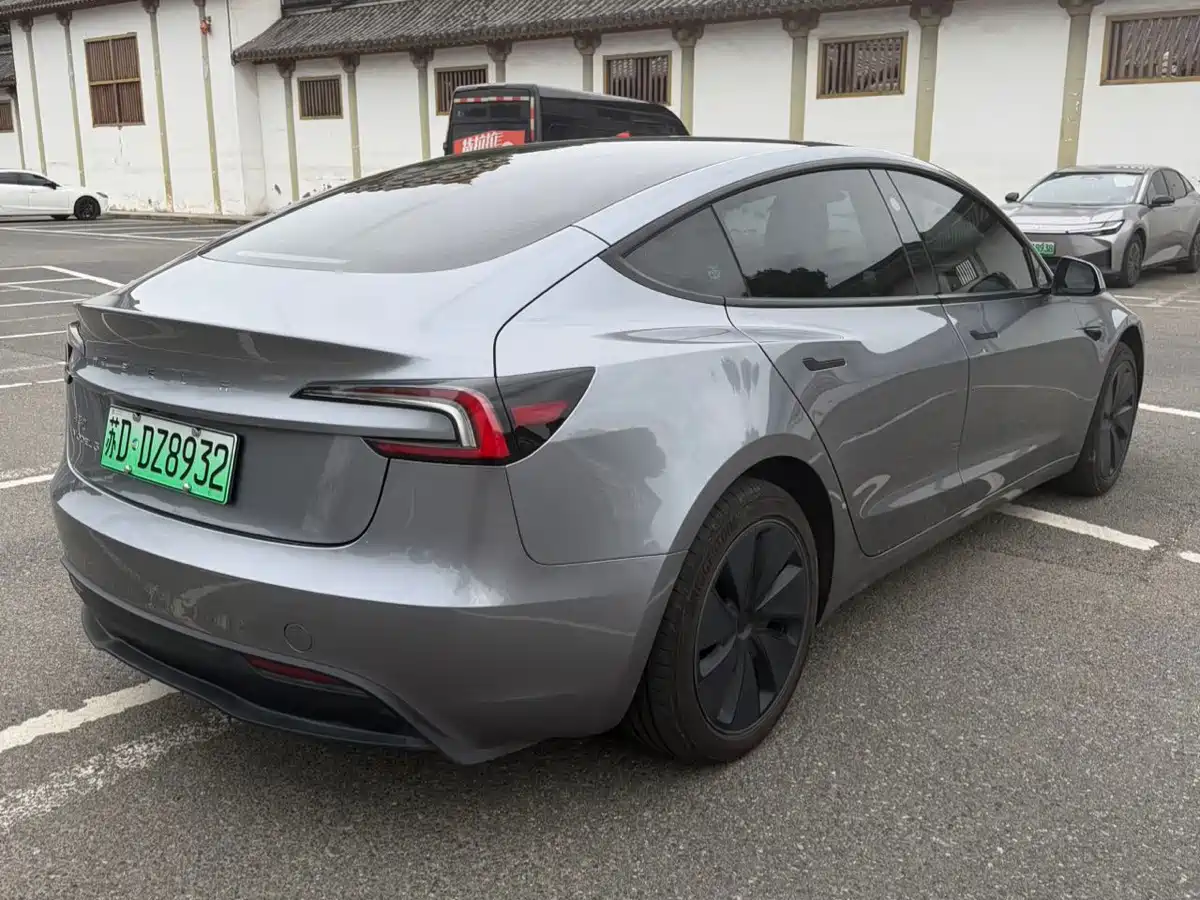 Photo 4 - Tesla Model 3