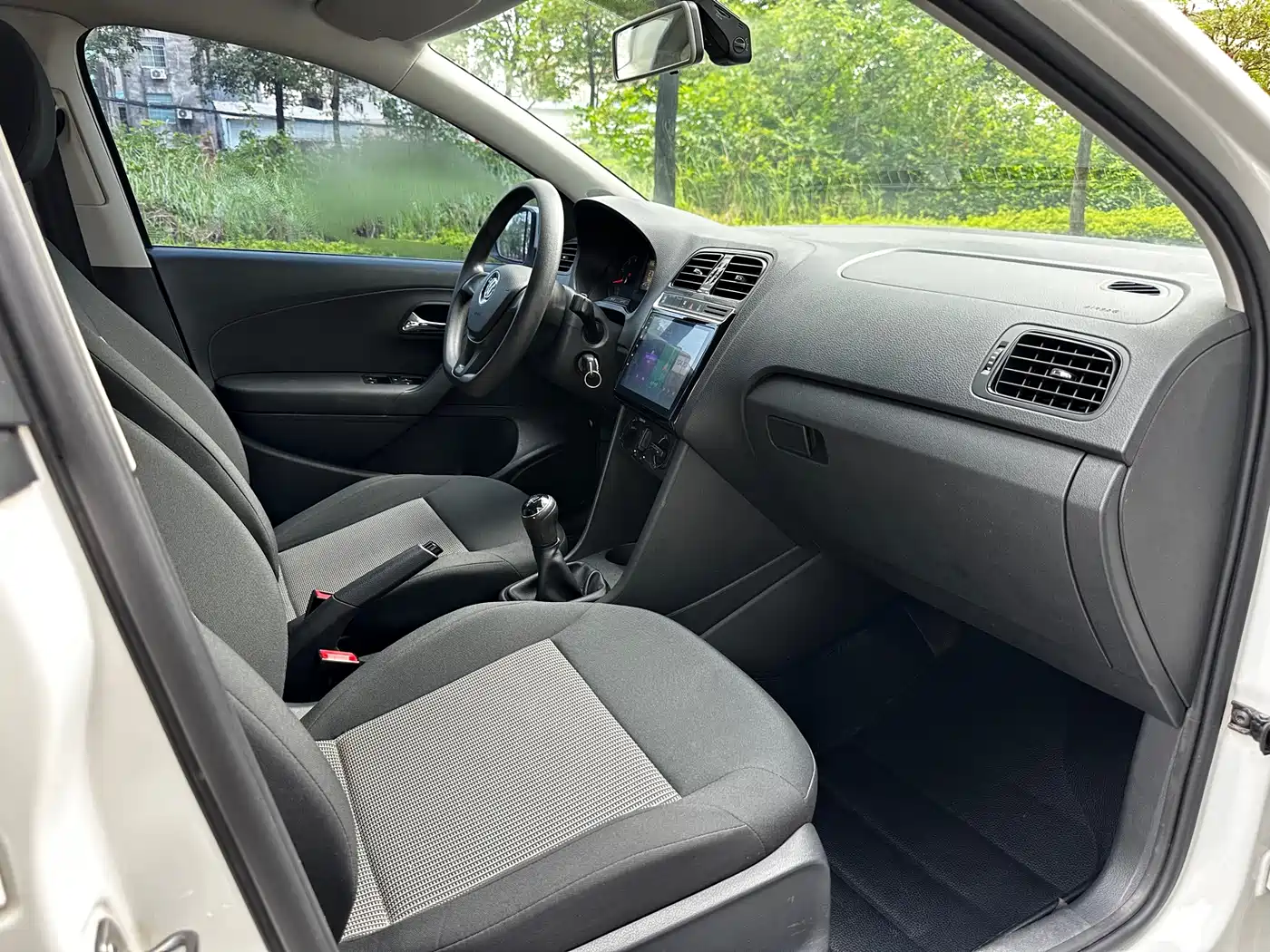 Volkswagen Polo 2018 1.5L Manual Safe Drive фото 8