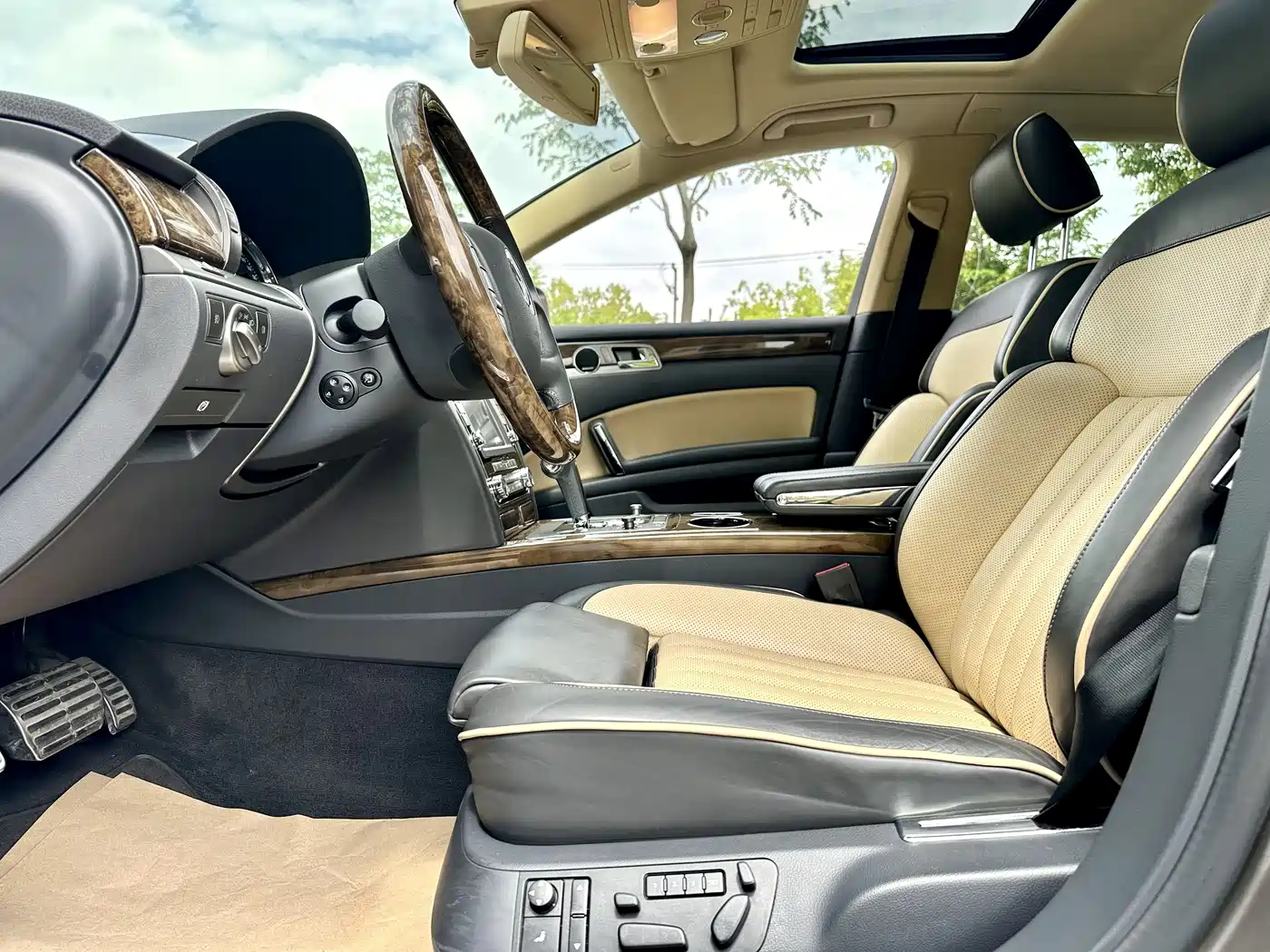Volkswagen Phaeton 2012 3.6L Premium Custom фото 6