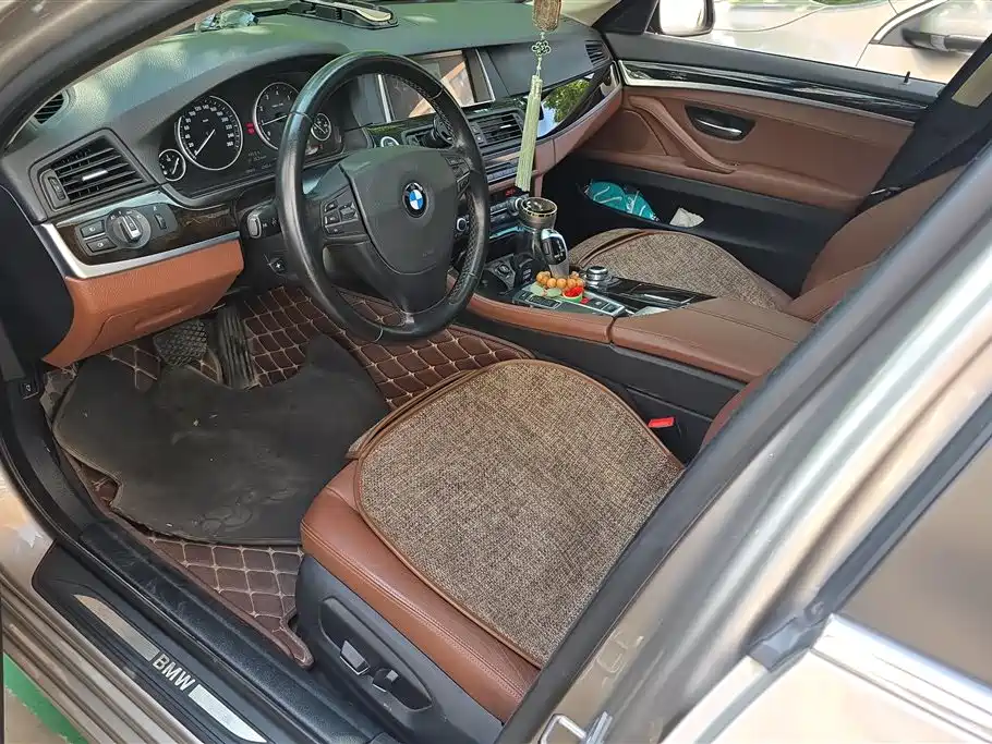 BMW 5 Series 2014 525Li Leading фото 9
