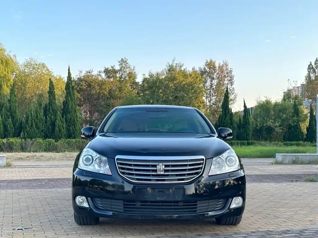 Photo 2 - Toyota Crown