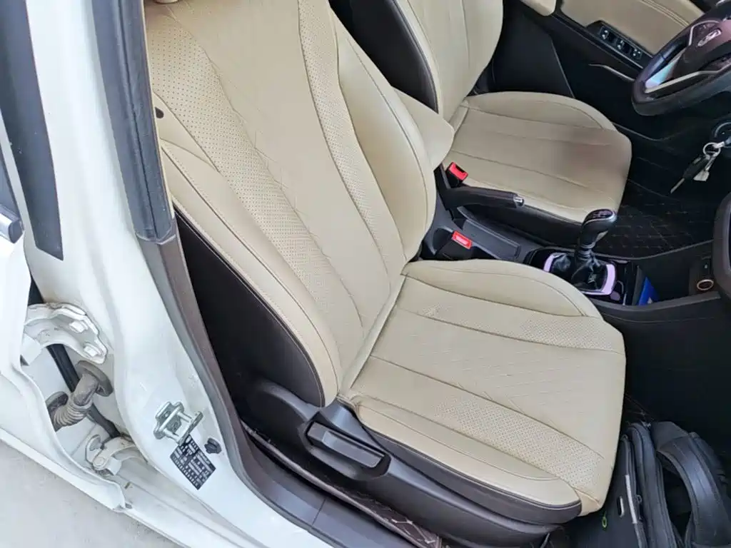 Baojun 310W 2017 2017 1.5L Manual Fashion Edition (China V)