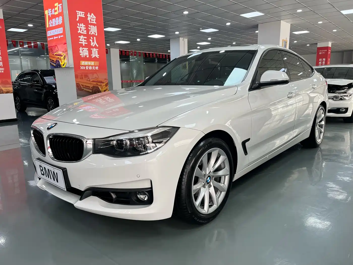 BMW 3 Series GT 2019 320i Fashion Model