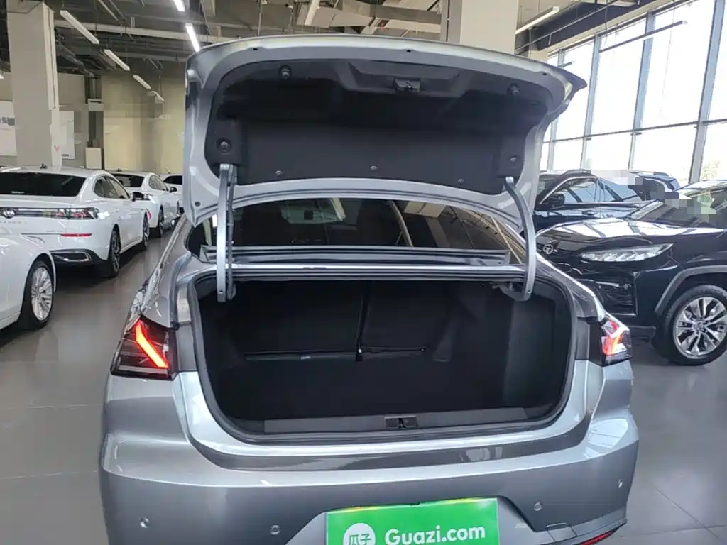 Peugeot 408 2025 2022 1.6T Light Chaser Edition