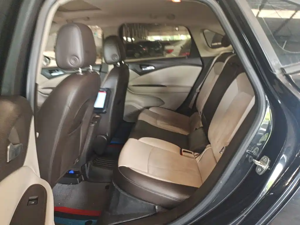 Photo 17 - Buick Verano