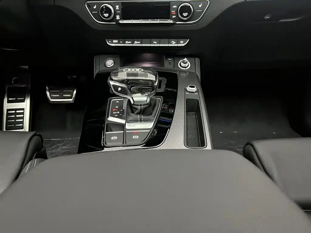 Audi Q5L 2026 2025 Model Year Facelift 45th Anniversary Edition 40 TFSI Fashion Dynamic
