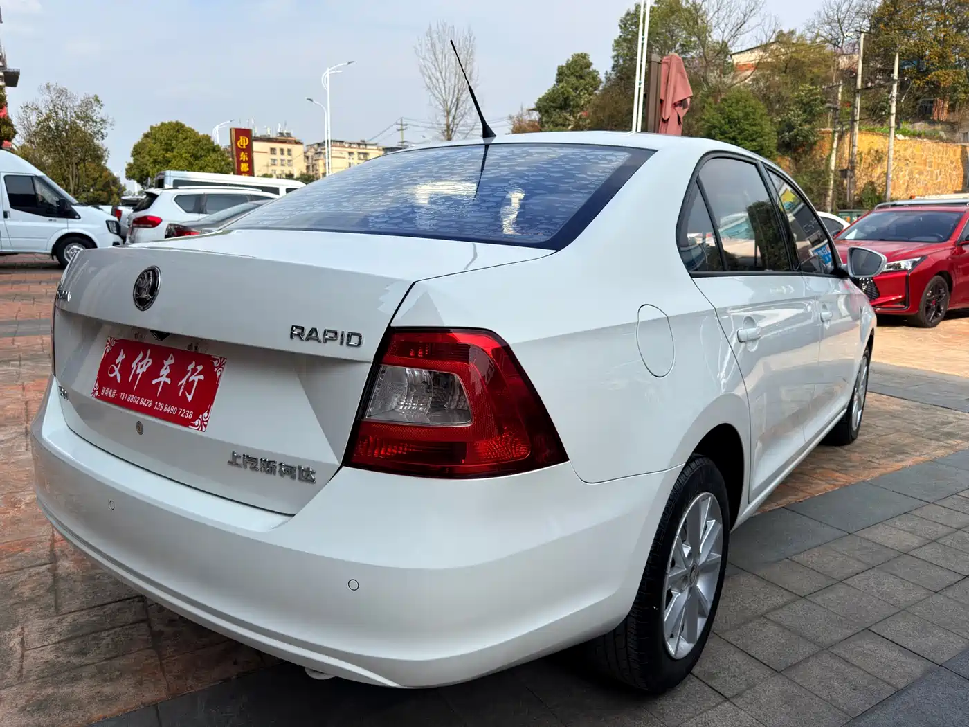 Škoda Rapid 2016 1.6L Automatic Pioneer Edition фото 4