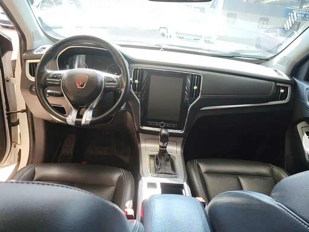 Фото 10 - Roewe RX5