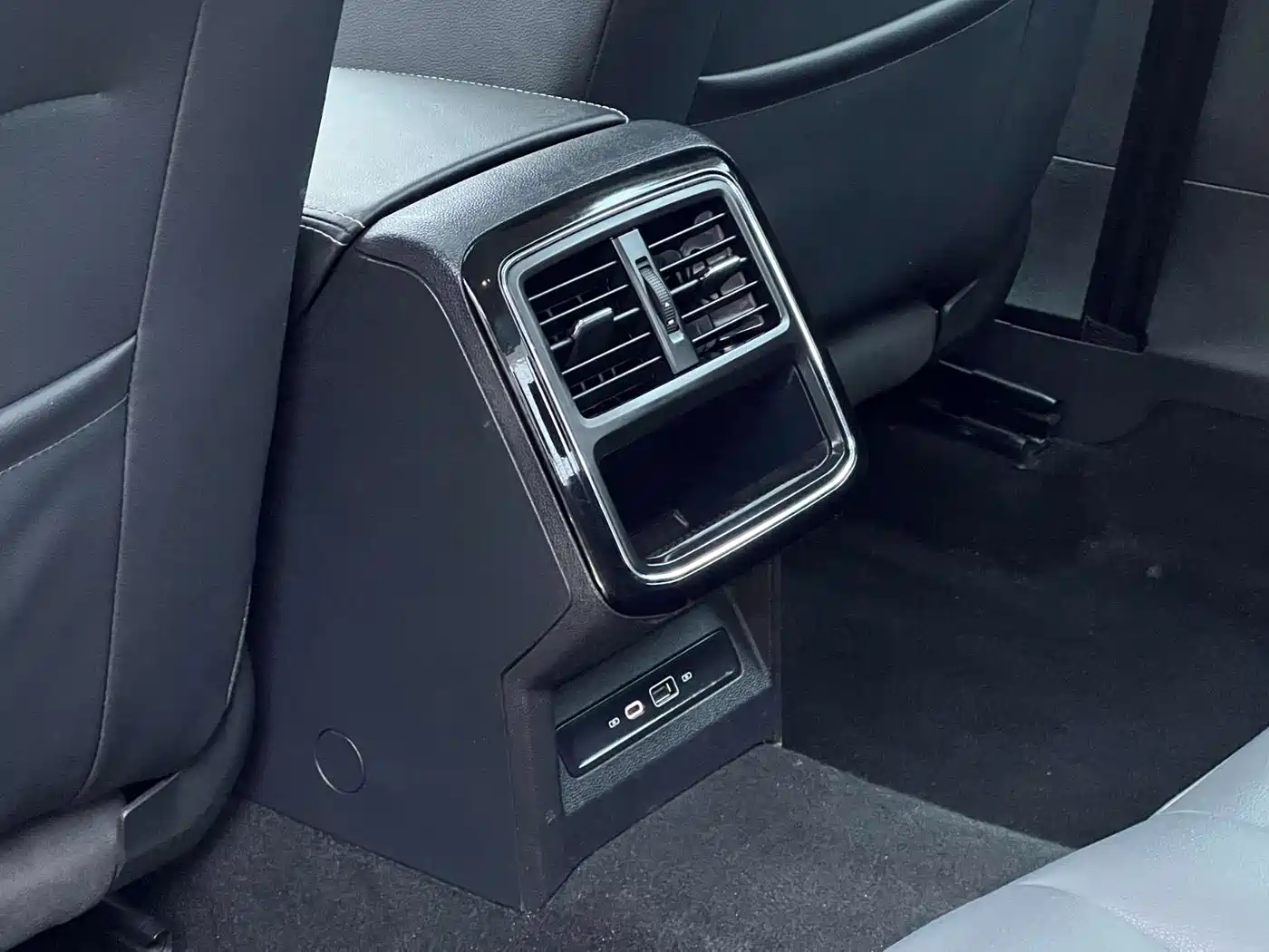 Volkswagen Passat 2022 280TSI Business Edition фото 15