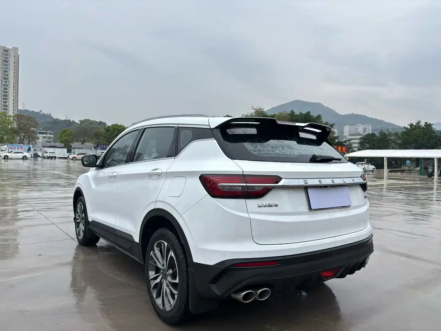 Фото 8 - Geely Coolray