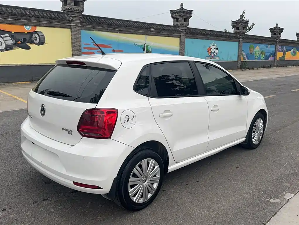 Volkswagen Polo 2016 1.6L Automatic Comfort фото 5