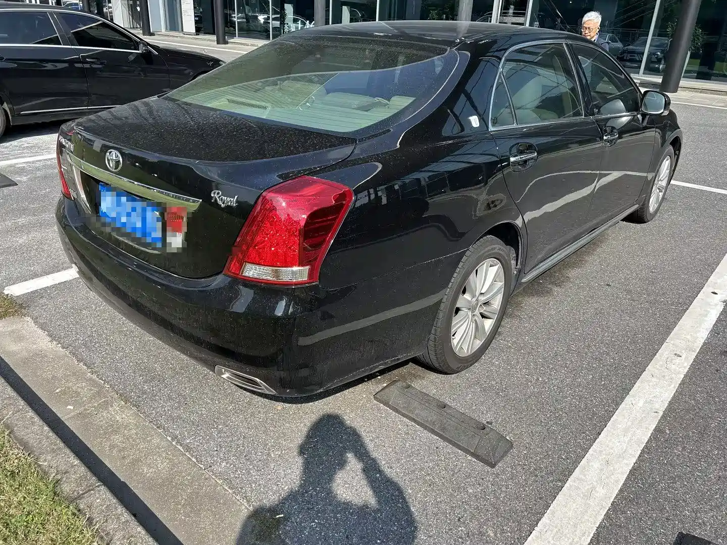 Photo 2 - Toyota Crown
