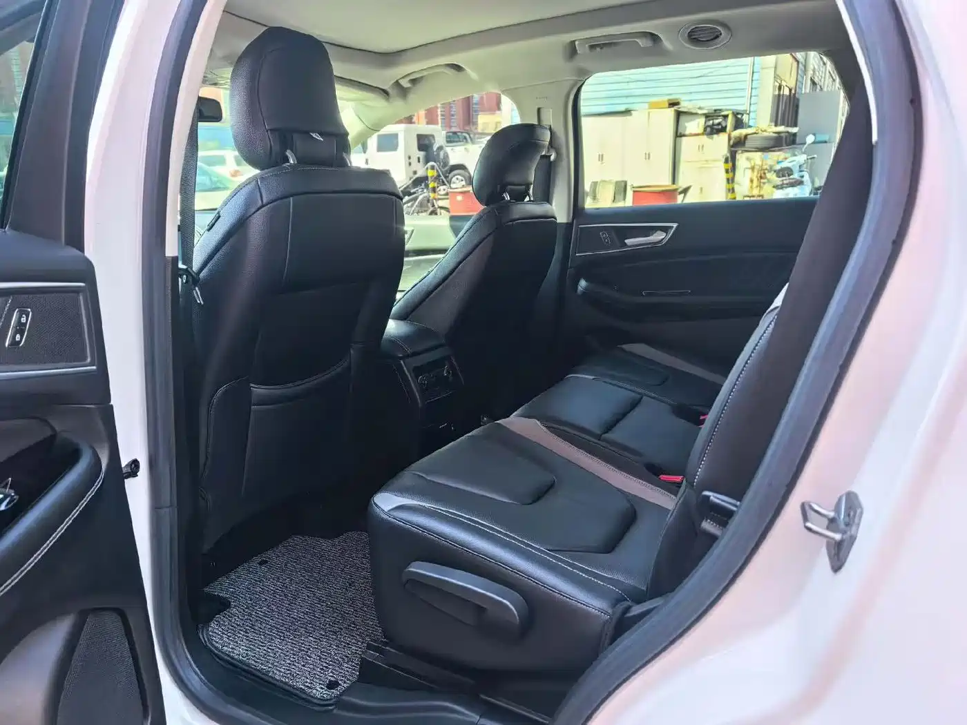 Фото 6 - Ford Edge