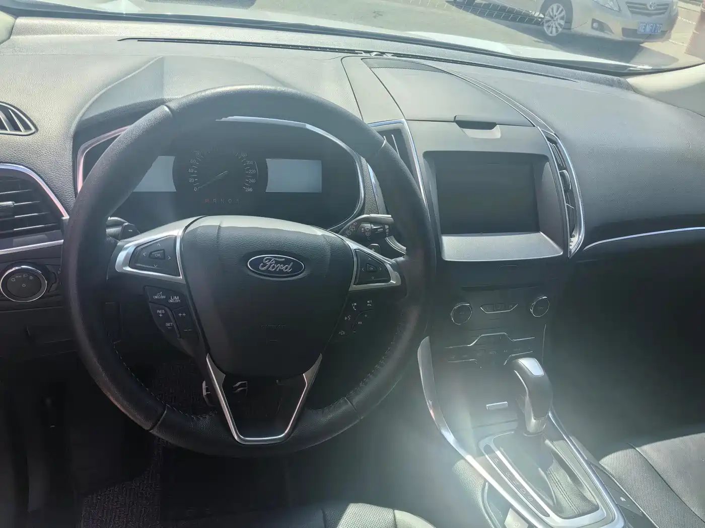 Фото 7 - Ford Edge