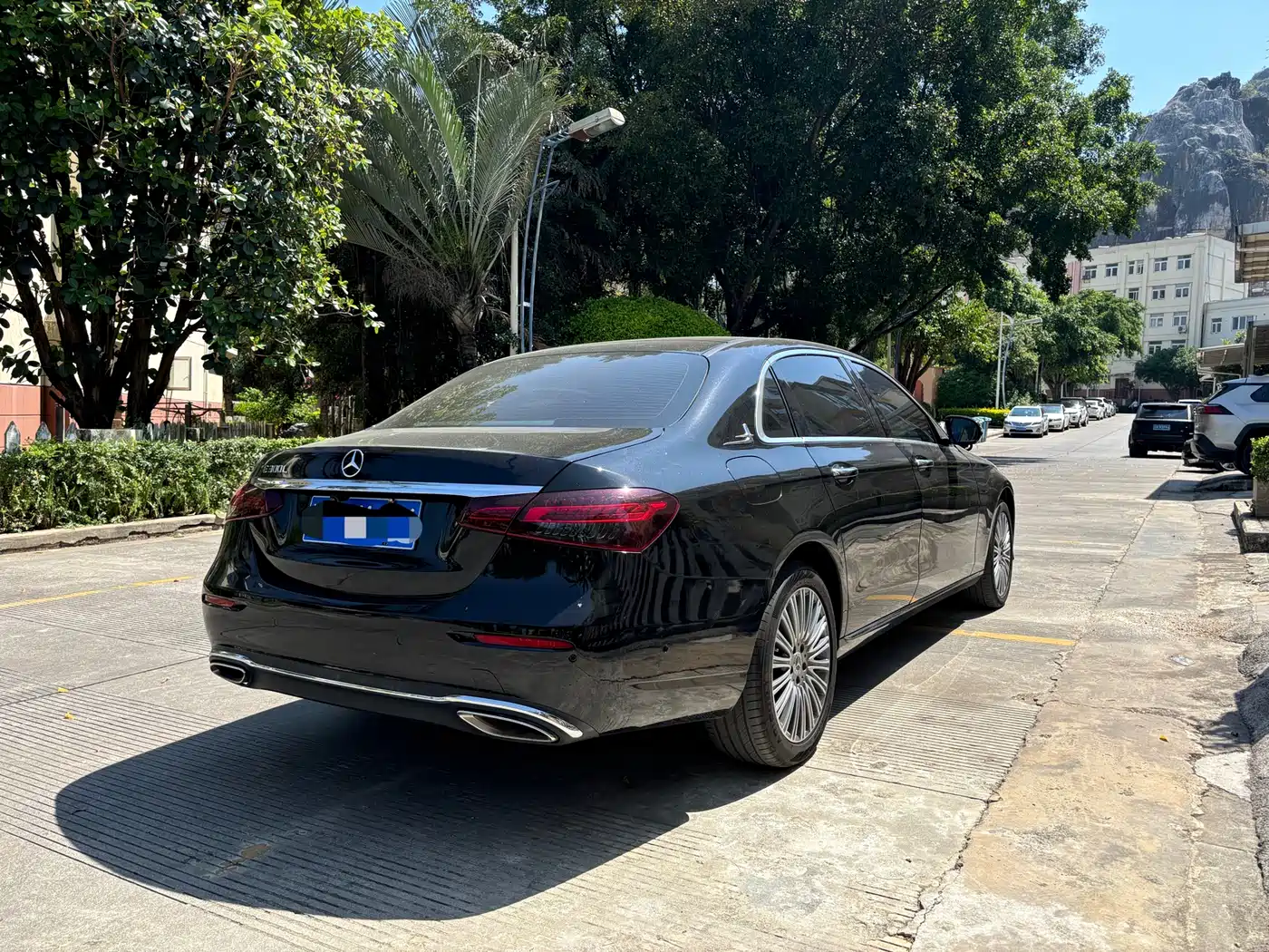 MERCEDES-BENZ E-CLASS