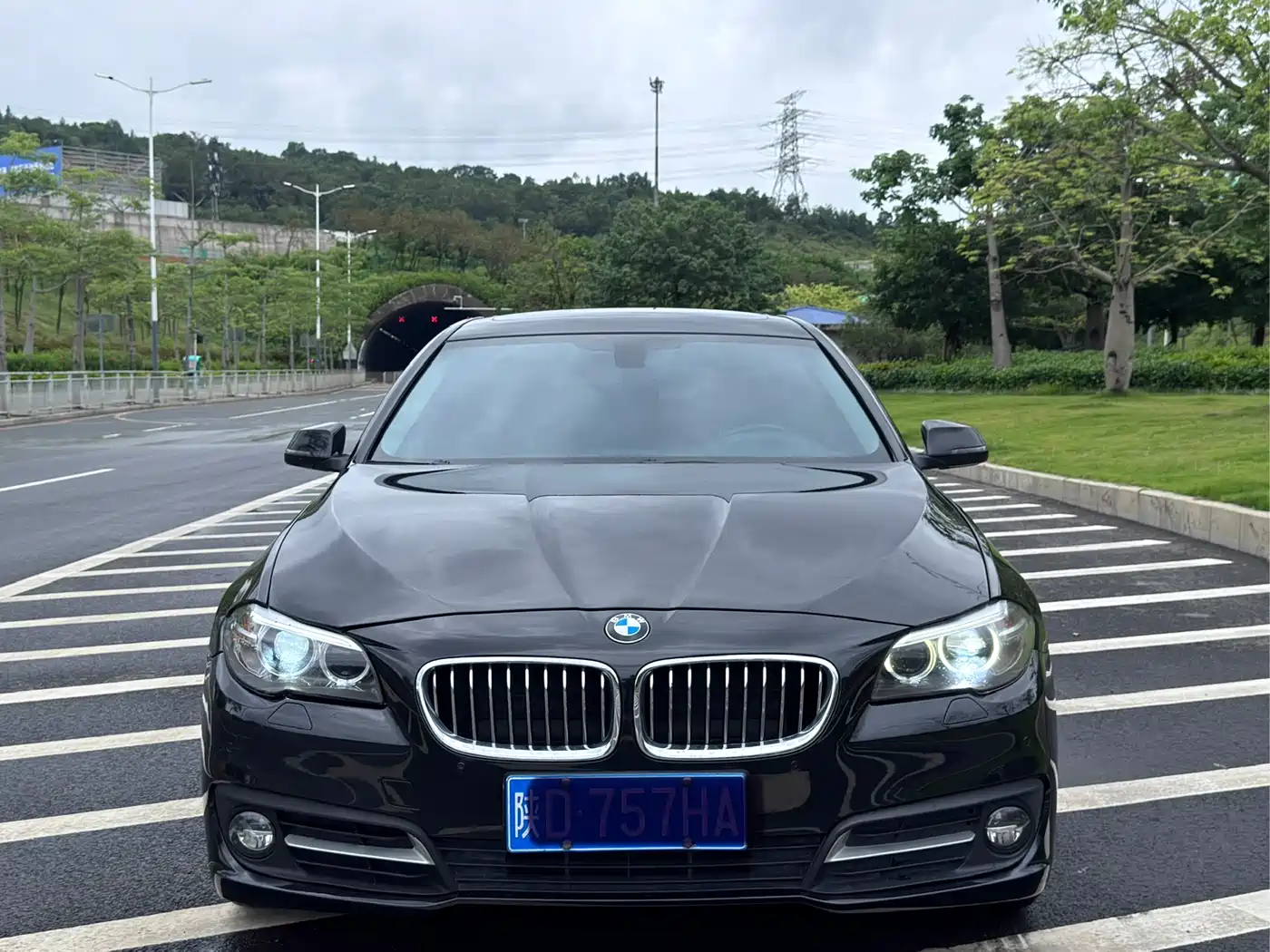 BMW 5 Series (Import) 2014 520i Classic фото 2